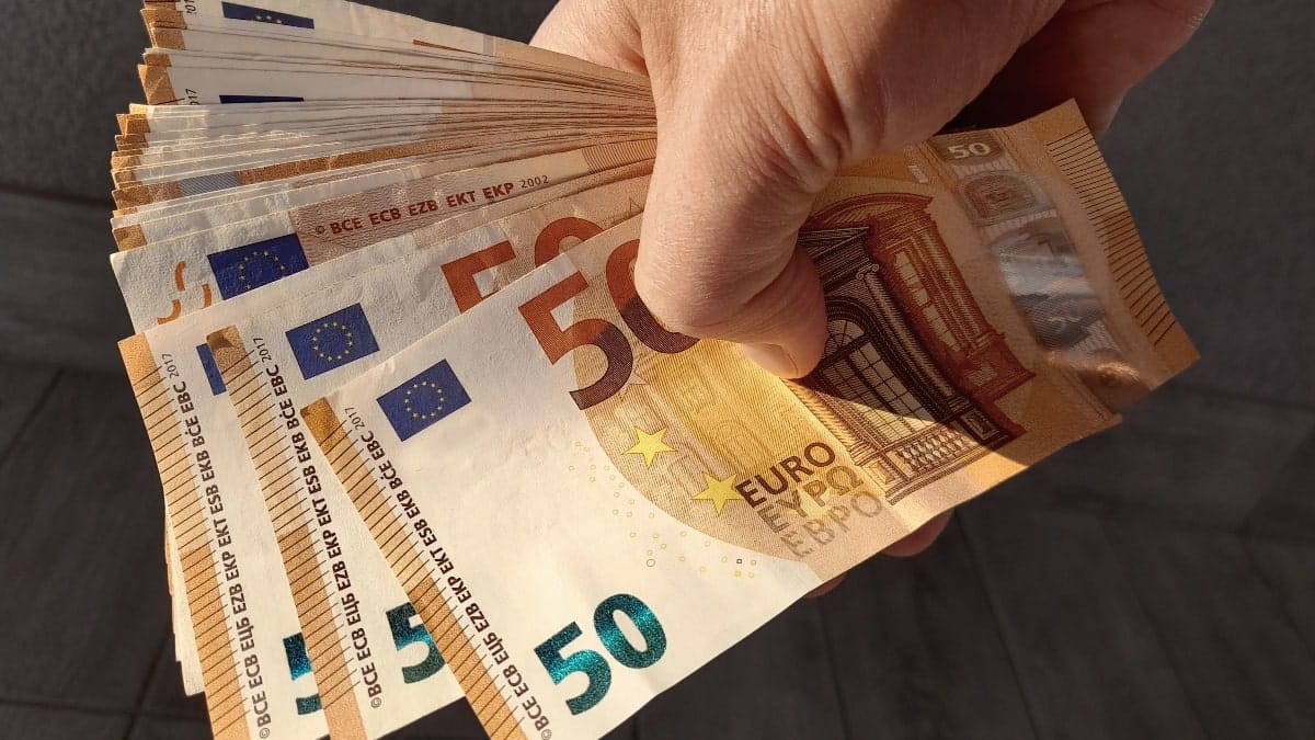 change dinar euro