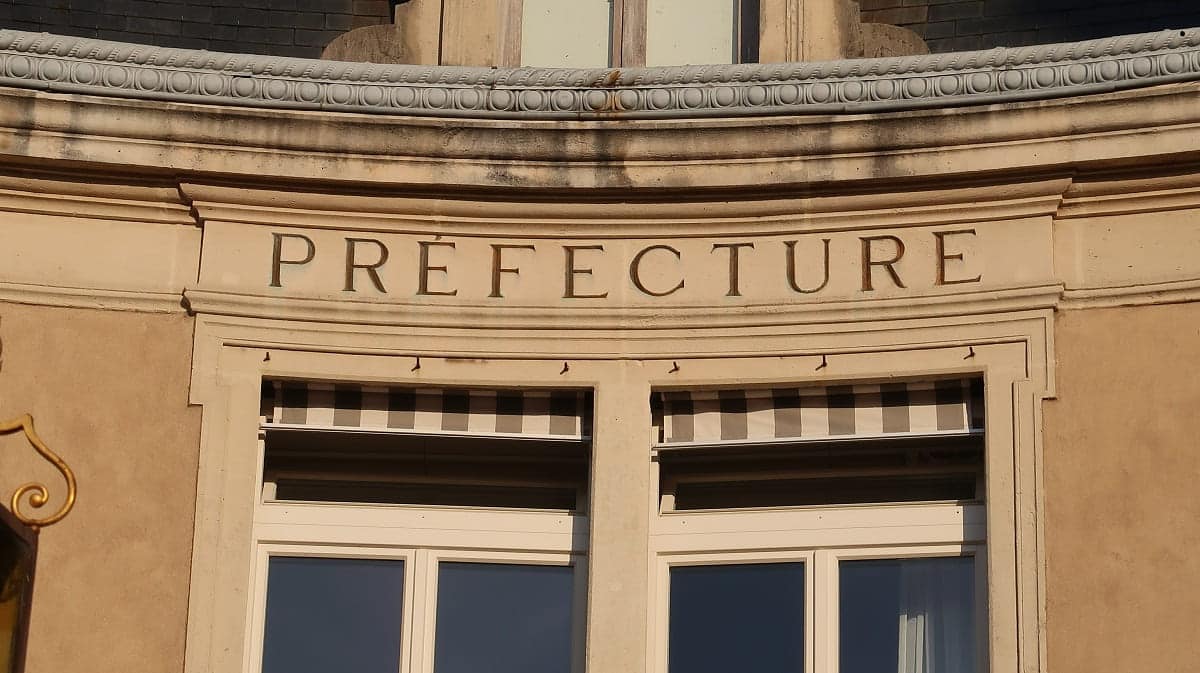 préfectures saturées en France