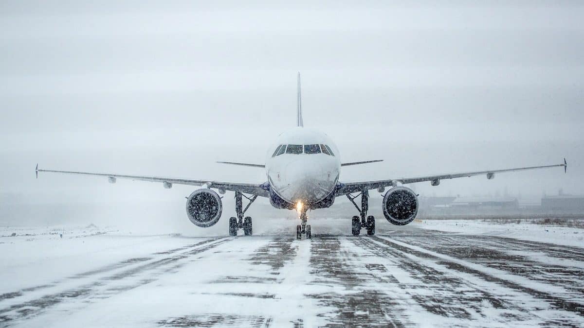 Avion bloqué par la neige