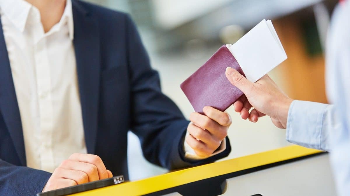 PAF police contrôle passeport