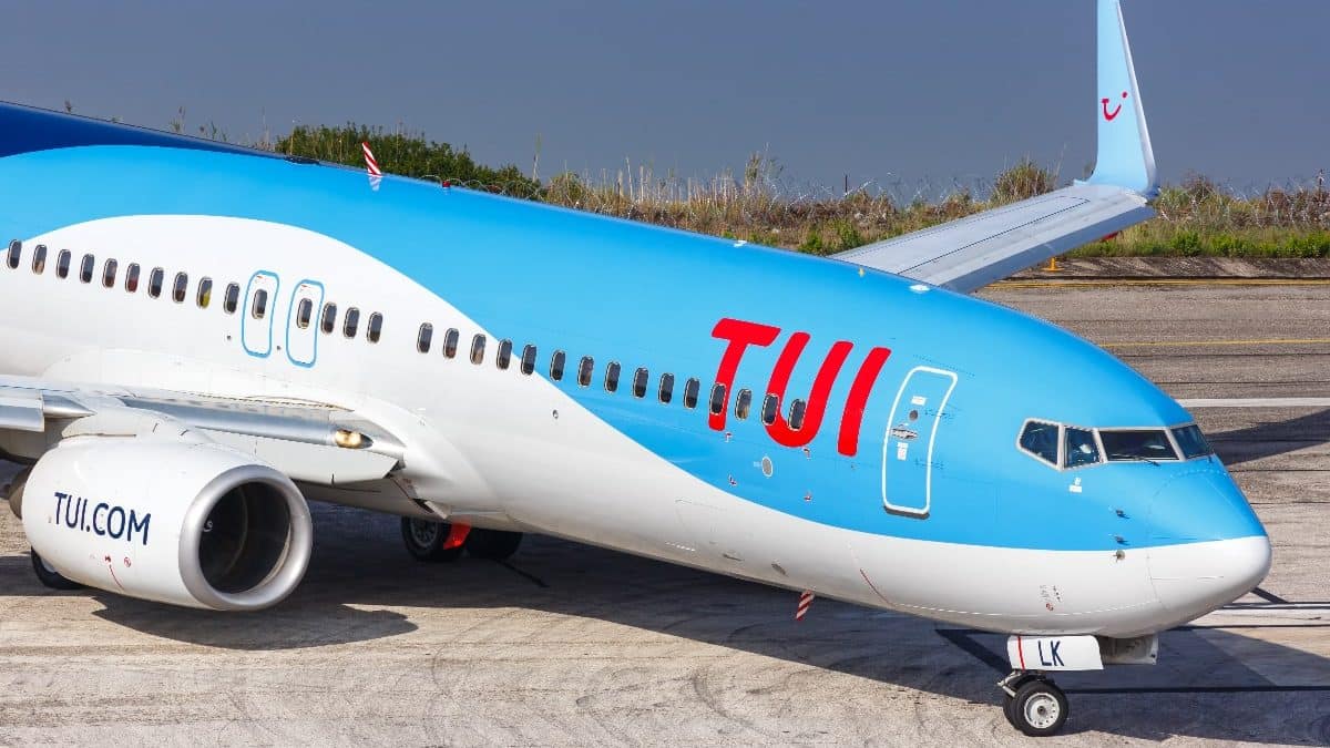 airplane tui fly
