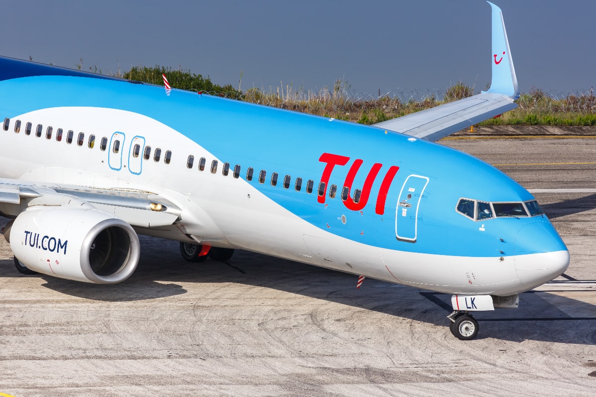airplane tui fly