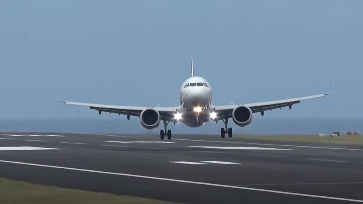 avion atterrissage piste