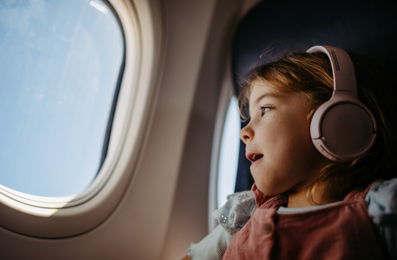 avion enfant fille vol voyage 