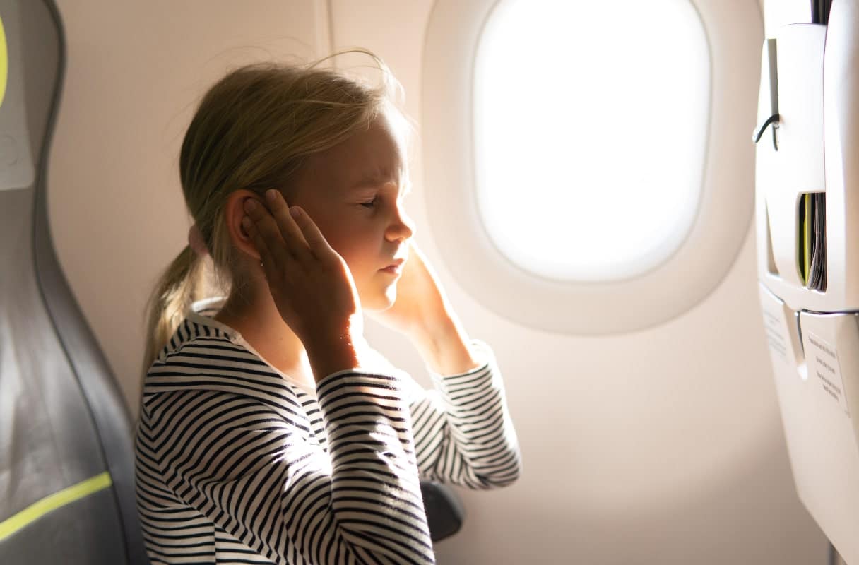 avion fille mal oreilles voyage