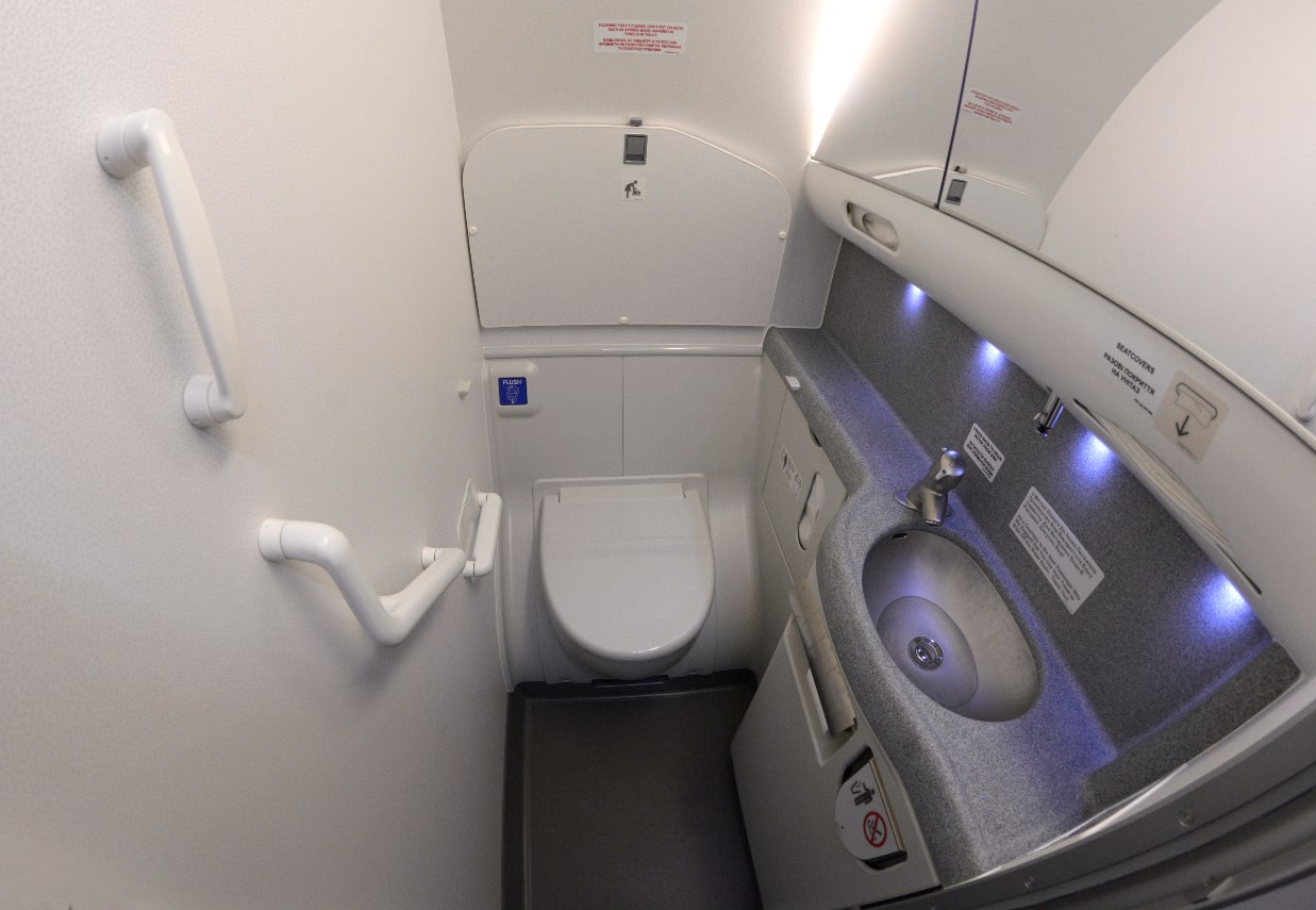 avion toilettes voyage 