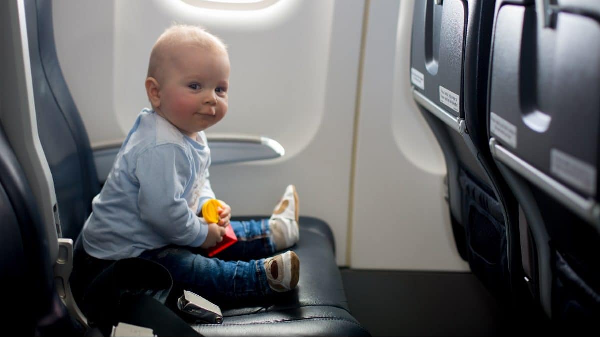 avion bébé couche