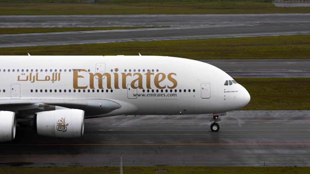 atterrissage airbus a380 jet d'eau piste