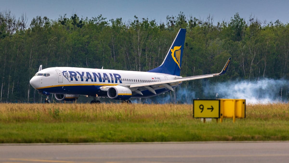 spectaculaire atterrissage d'un avion Ryanair