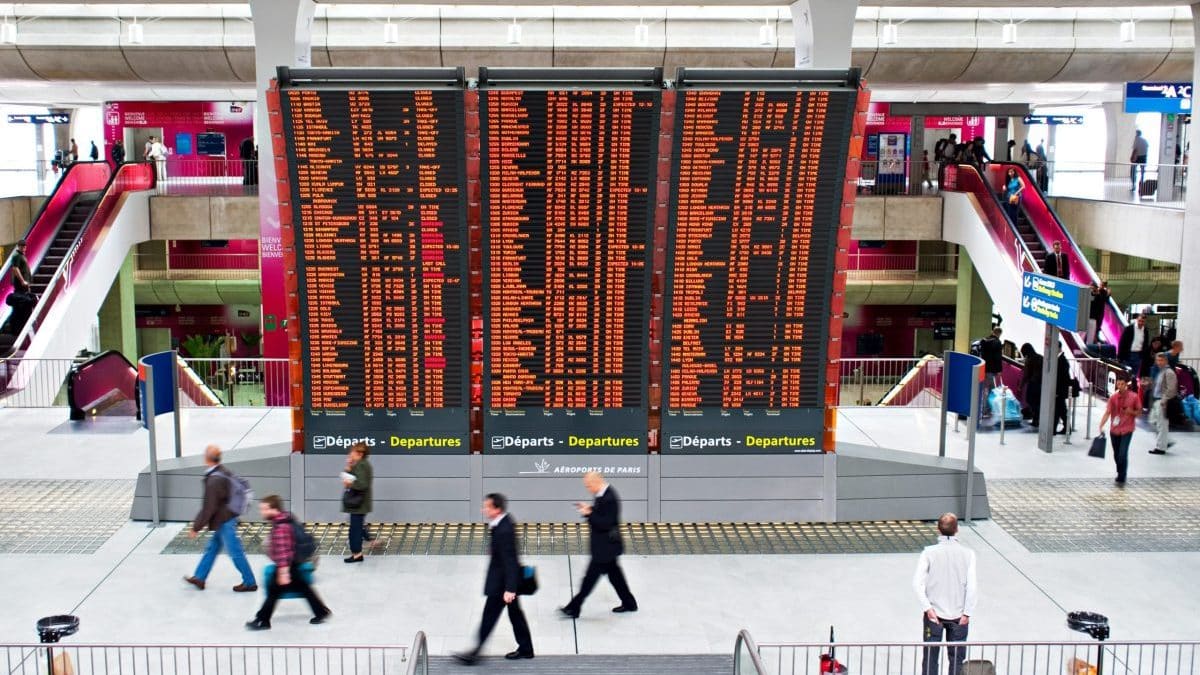 tableau d'affichage aéroport hotesse vols