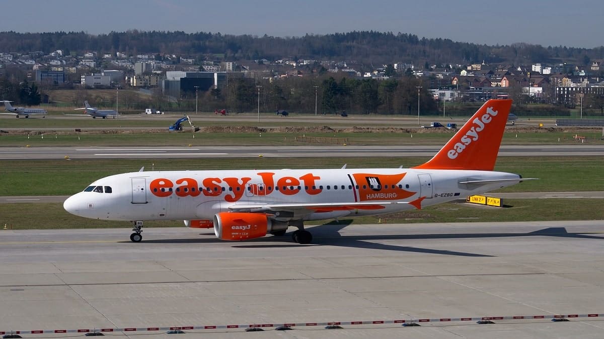EasyJet : ce pilote salué pour un atterrissage spectaculaire par vent de travers (Vidéo)