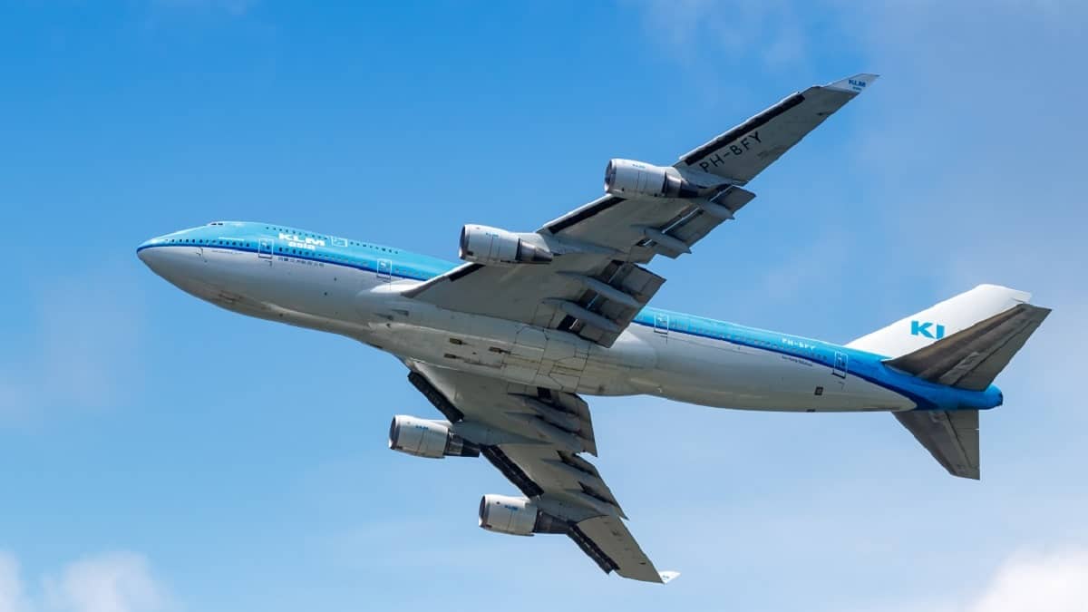 un avion KLM filmé à plus de 10 km d’altitude depuis un autre appareil