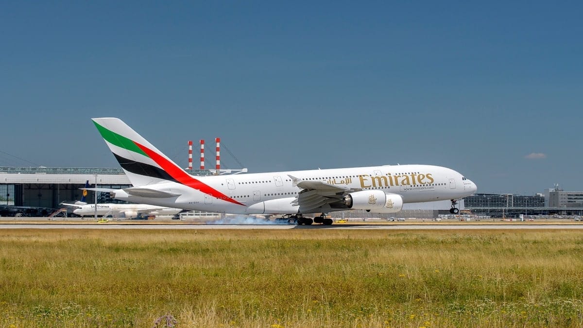 avion emirates atterrissage