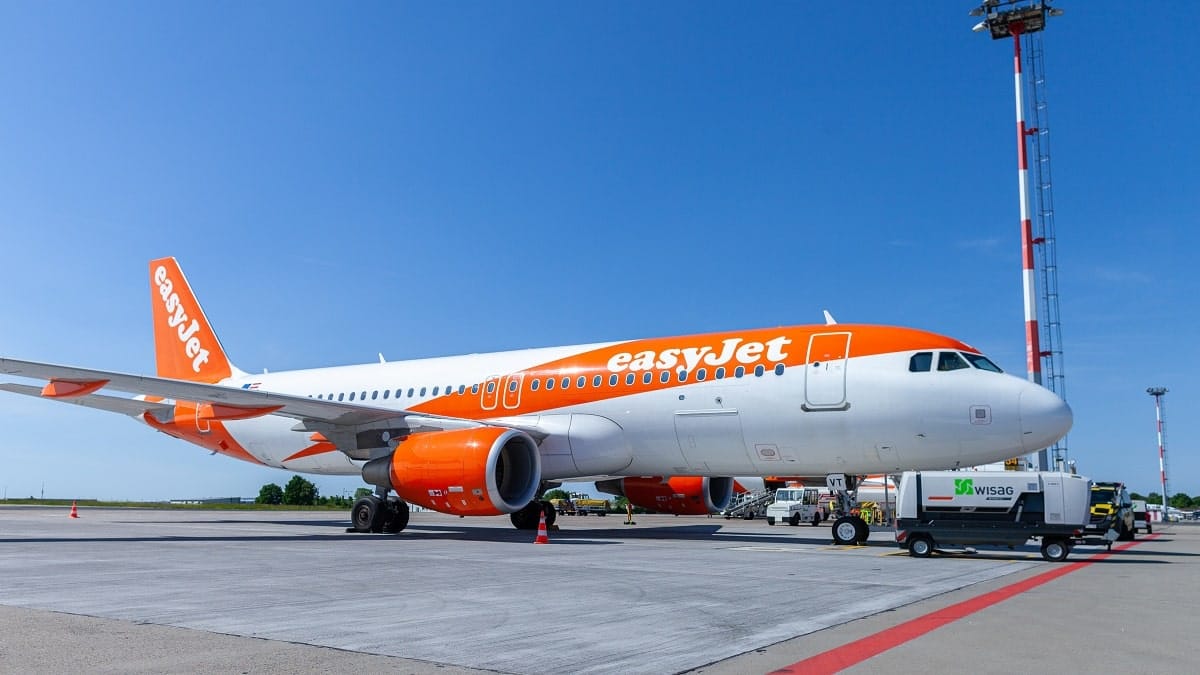 EasyJet met en vente des vêtements de plage pour Noël
