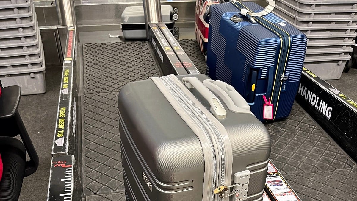 des astuces ingénieuse d’hôtesse de l’air pour éviter l’excédent de bagage