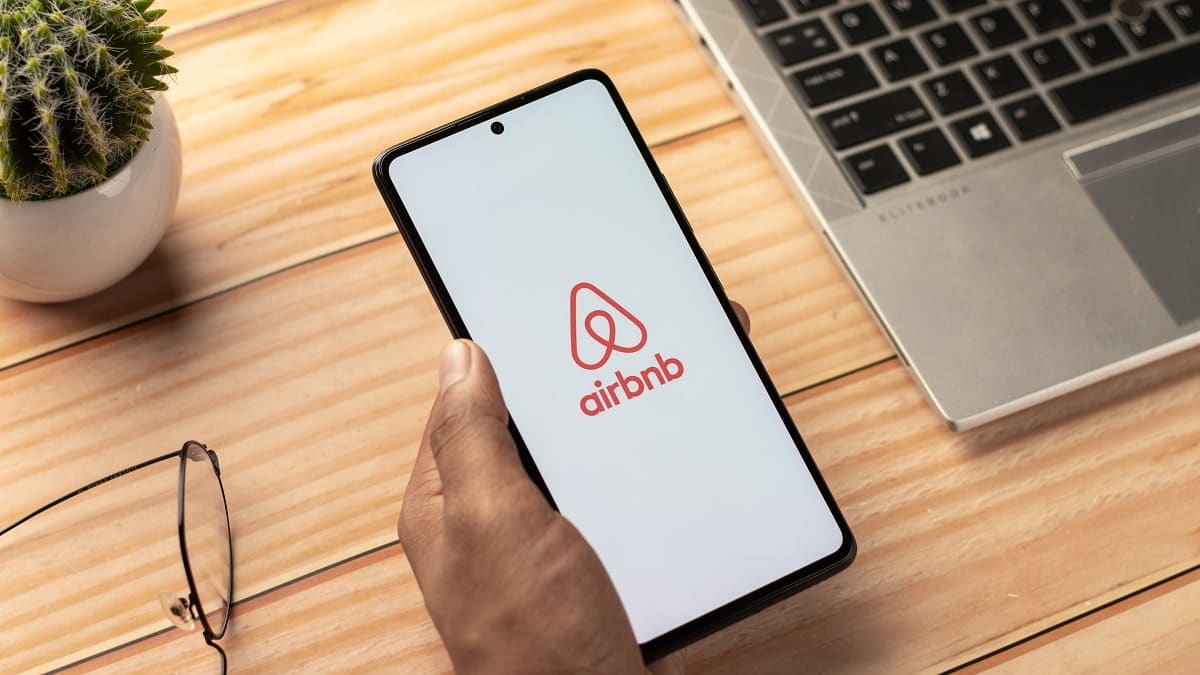 Airbnb : il paye les frais de ménage, mais le propriétaire l’oblige à faire le nettoyage