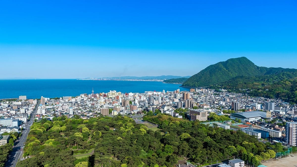 Voyage en Europe : ces 2 villes méconnues seront des destinations tendance de 2024, selon Booking.com