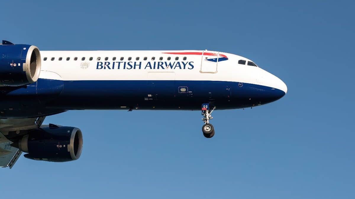 VIDÉO. British Airways : déstabilisé par le vent, un avion se pose, bascule sur la piste puis redécolle