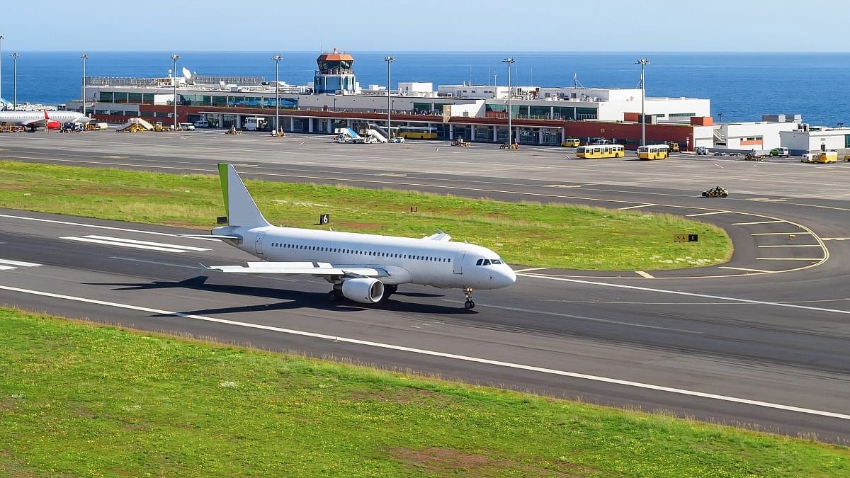 Aéroport de Madère : déstabilisé par le vent, cet A321 atterrit brutalement (Vidéo)