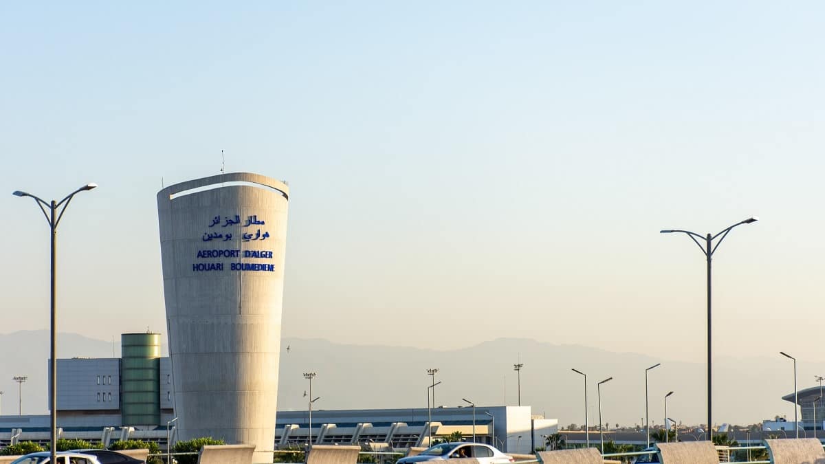 Il appelle les responsables de l’aéroport d’Alger à créer des passages pour les chariots de bagage