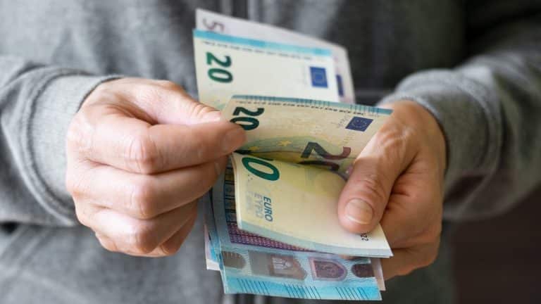 Dinar algérien : l’euro repart en baisse sur le marché noir