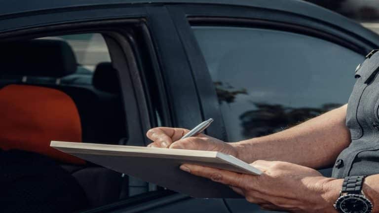 Algérie : cet échange entre un gendarme et un touriste étranger devient viral