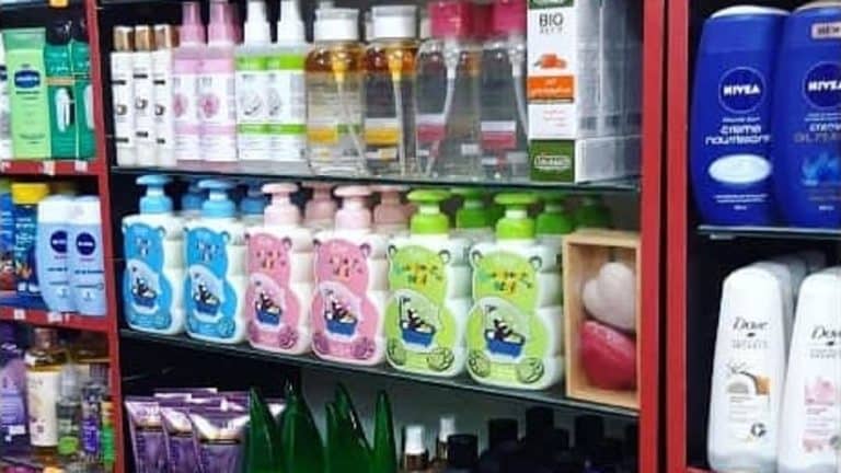 Une touriste française dévoile les produits cosmétiques achetés en Algérie