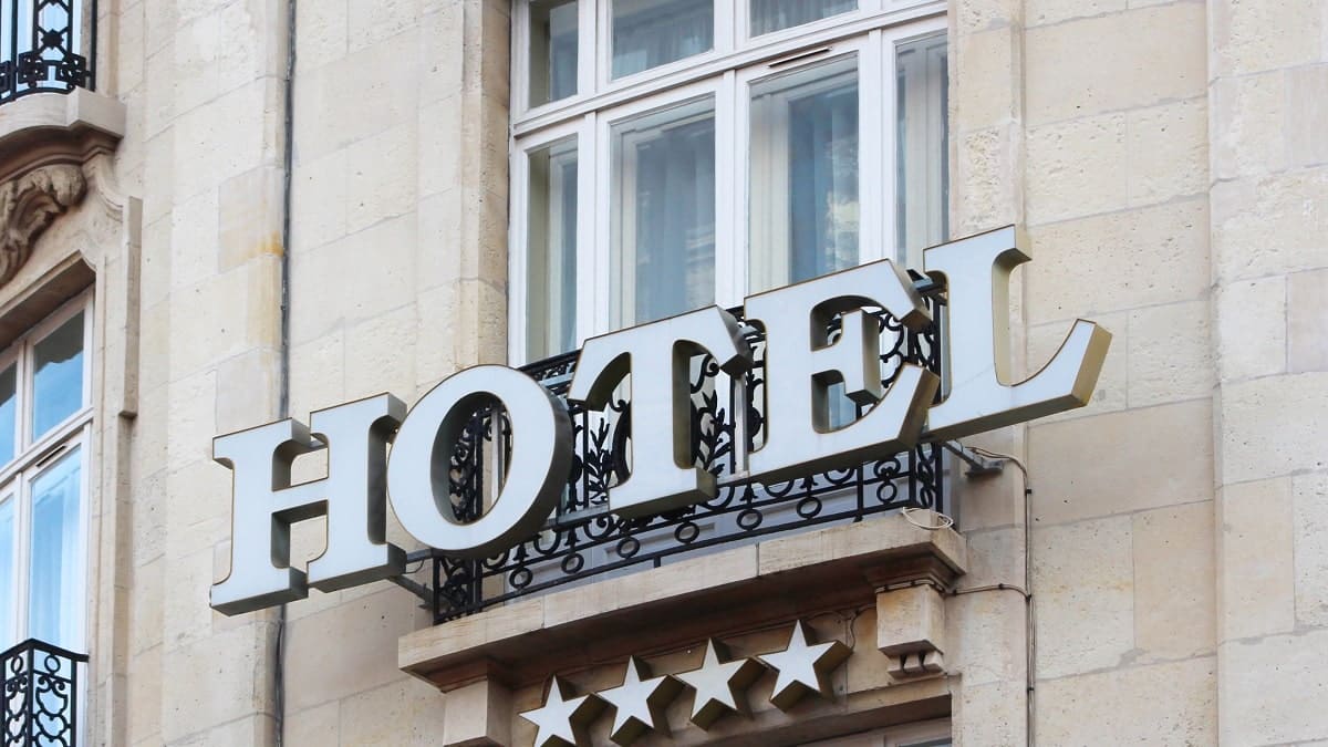 Tourisme en Algérie : le coup de gueule d’un hôtelier contre un couple de clients