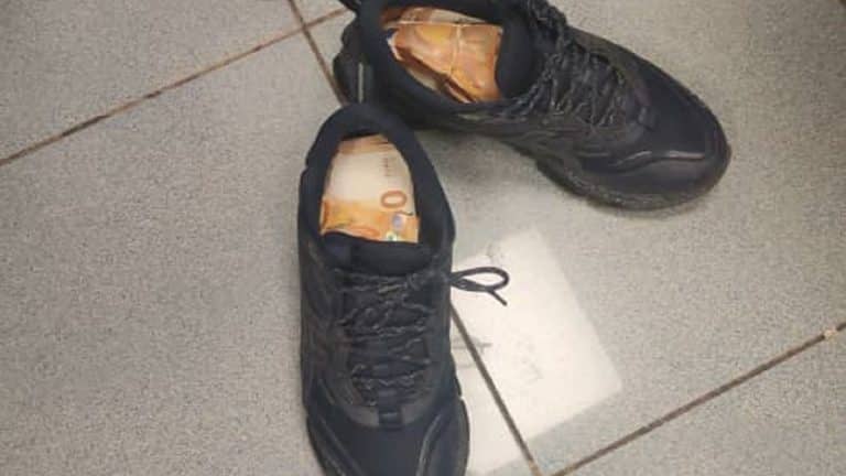 Vol Paris – Oran : il voyageait avec 17.530 € cachés dans ses chaussures