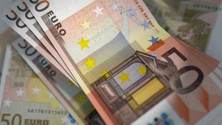 Algérie : plus de 12.000 € non déclarés saisis sur 2 voyageurs à l’aéroport
