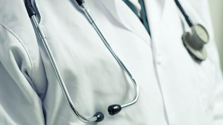 France : « Les médecins algériens peinent à décrocher un titre de séjour »