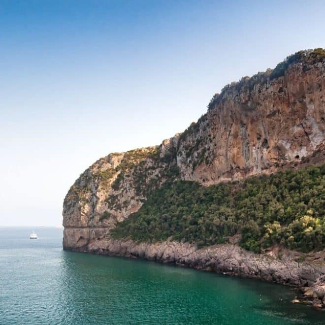 Vidéo. Algérie : cette plage offre un point de vue unique sur les atterrissages d’avions