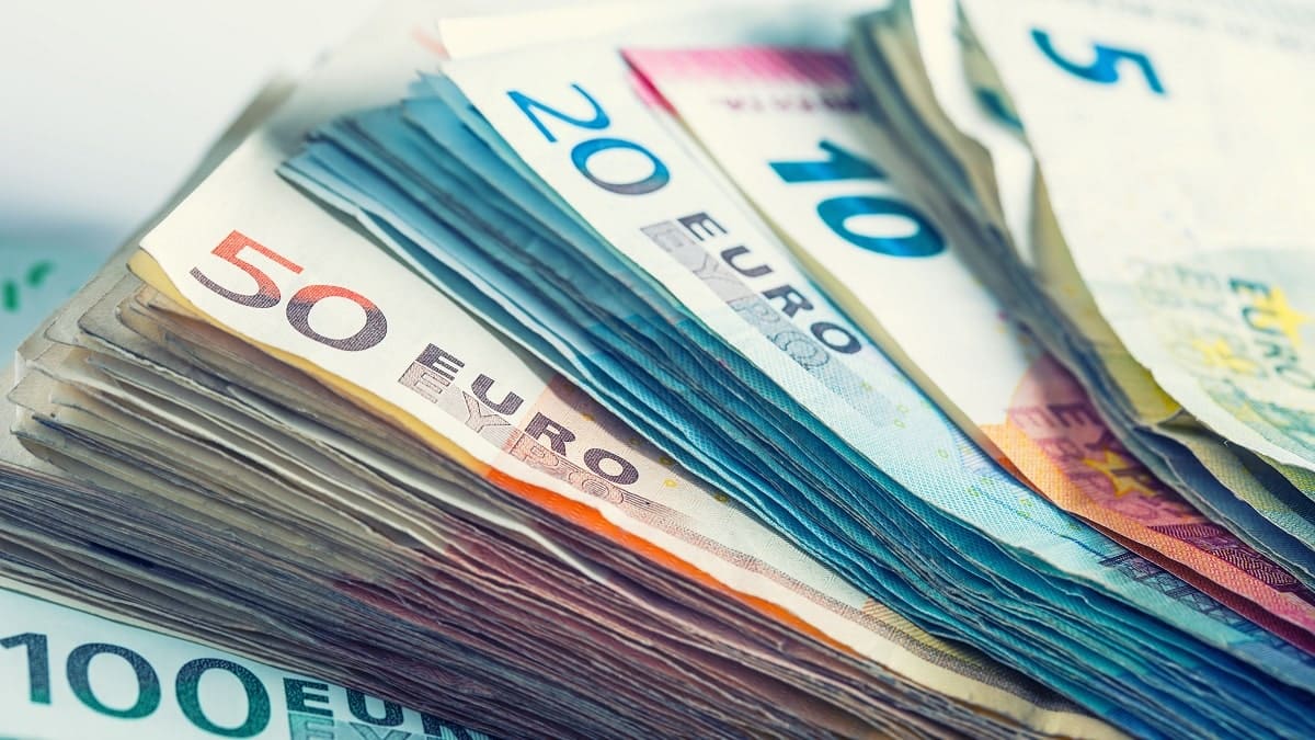 Dinar algérien : l’euro continue sa course, flirte avec son record historique