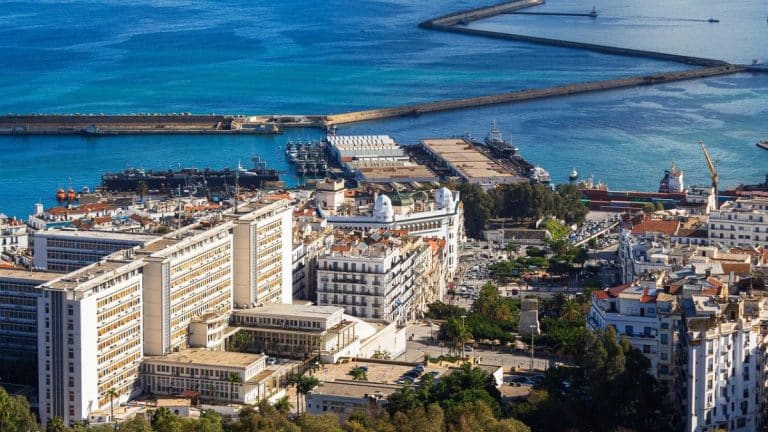 Alger : Bab Dzira, nouvel espace chic avec vue sur le port et les ferries
