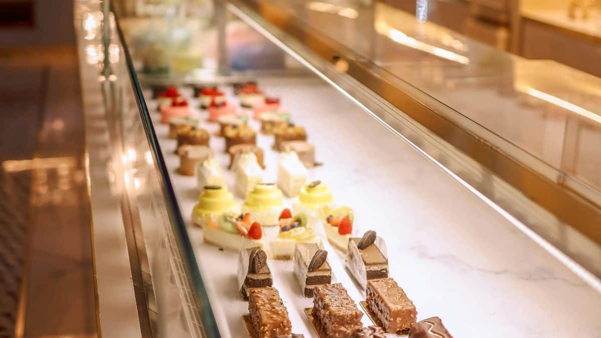 France : une pâtissière franco-algérienne cartonne avec des créations haut de gamme
