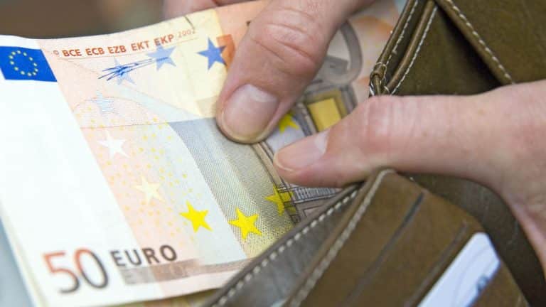 Algérie : à cause de 50 € non déclarés, il a failli rater son vol