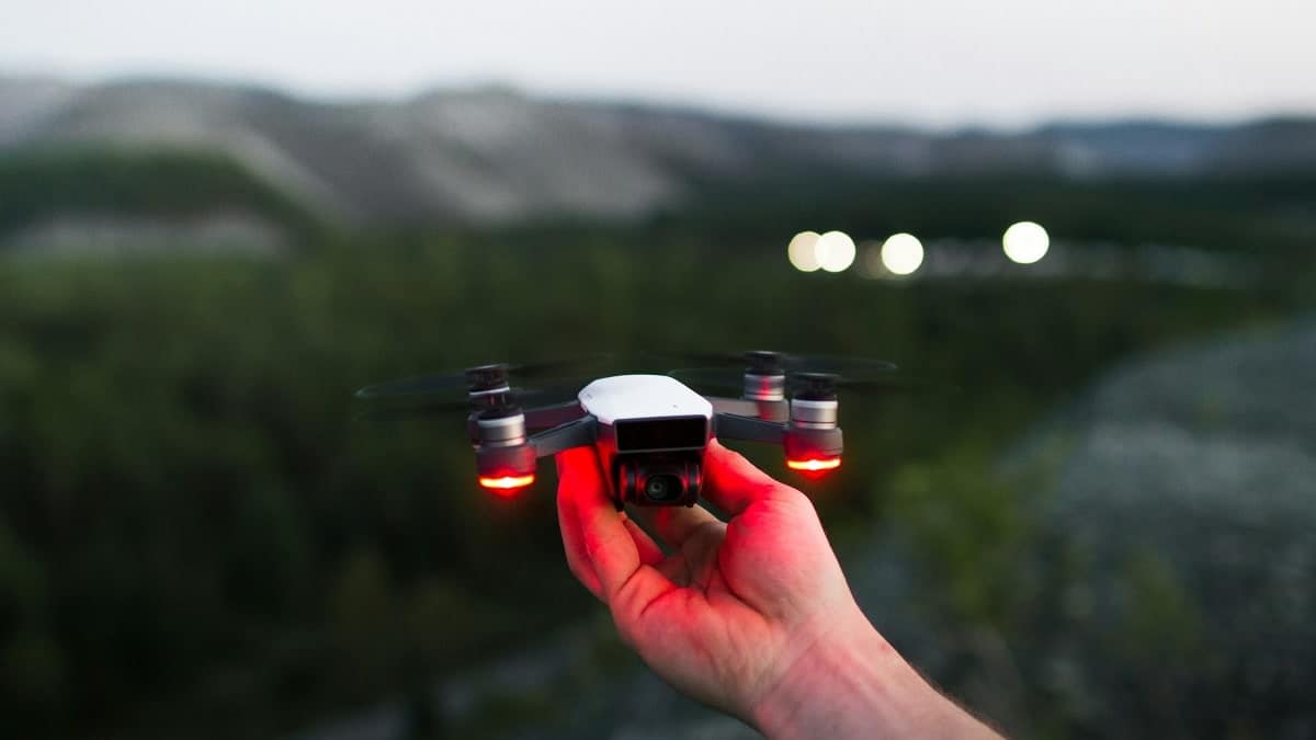 Algérie : un voyageur venu de France interpellé à l’aéroport pour un drone de loisir