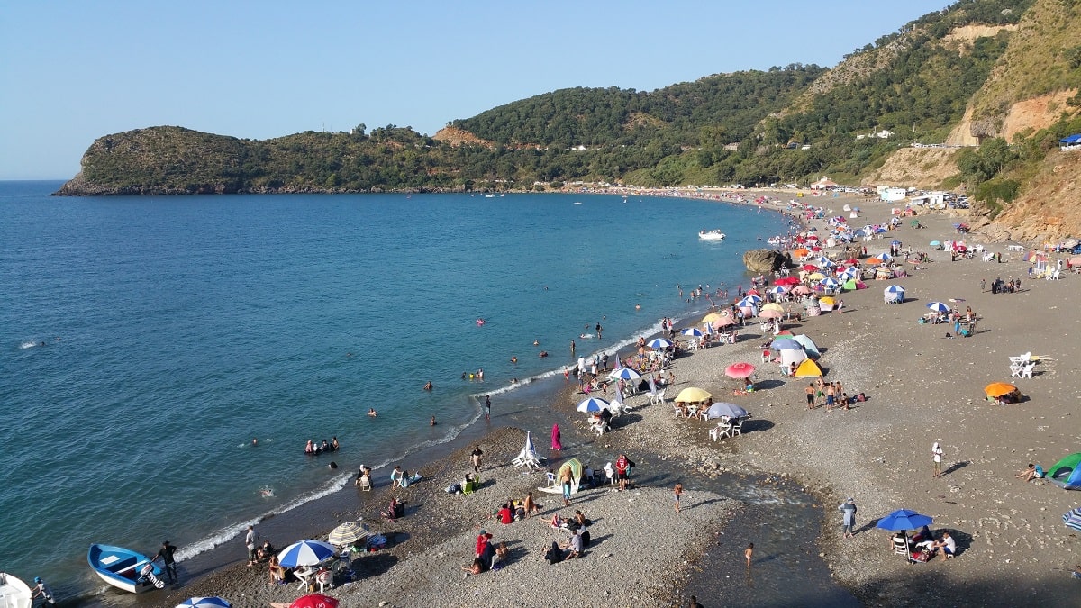 Vacances en Algérie : la fin de l’été gâchée par la canicule et les feux de forêt