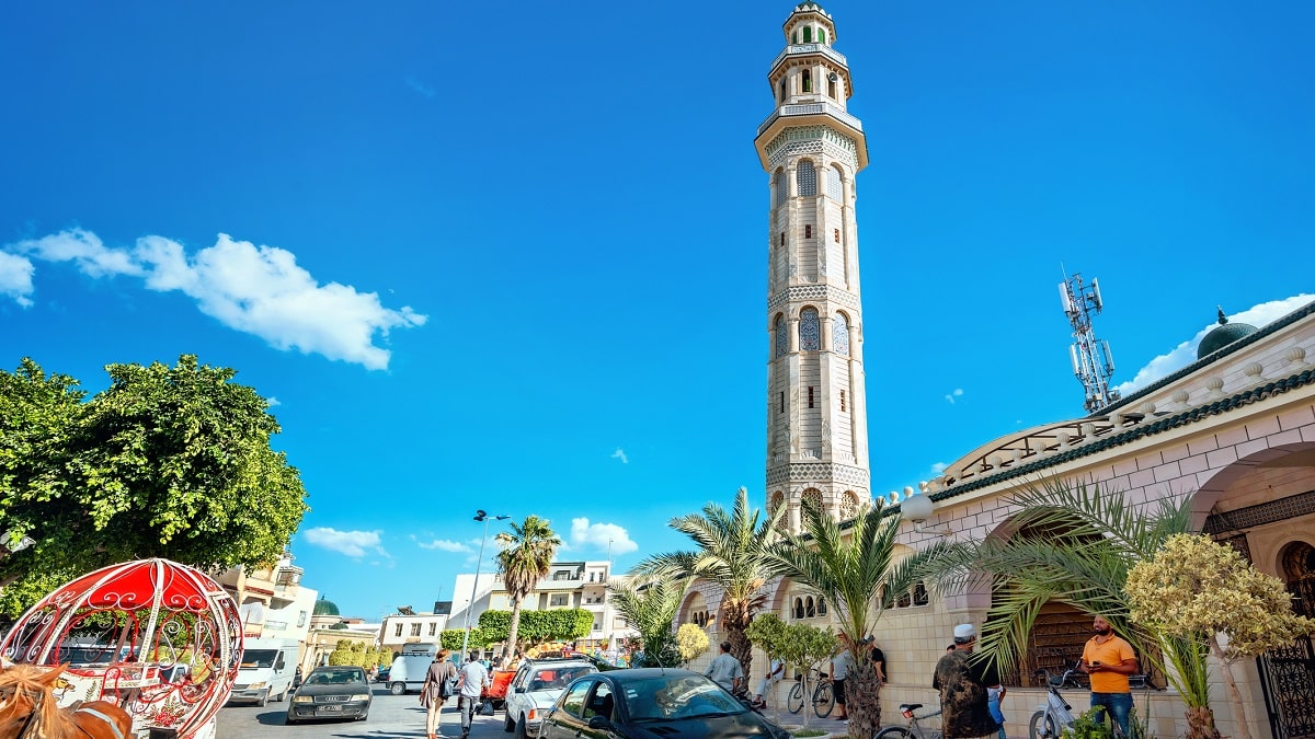 Un couple de touristes algériens violemment percuté par une voiture en Tunisie