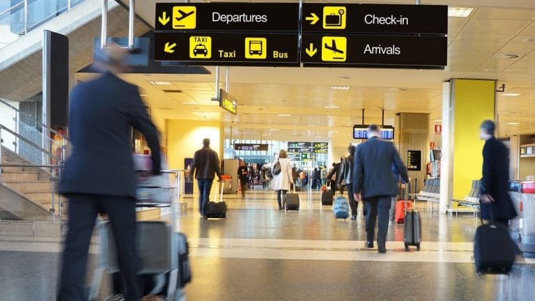 Algérie : échange entre le ministre et un voyageur mécontent à l’aéroport