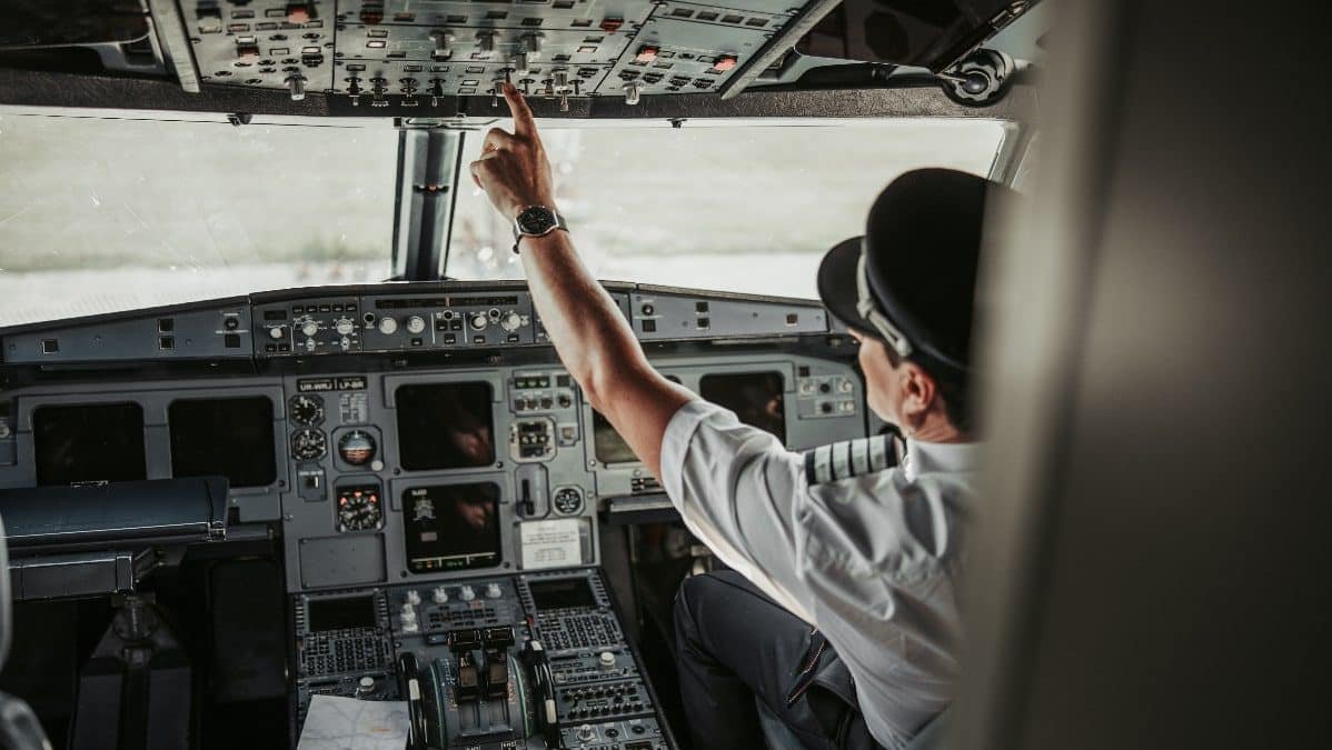 Vidéo. Dernier vol et dernier atterrissage pour ce pilote algérien