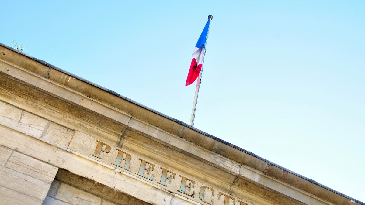 Algériens en France : faut-il craindre un blocage des titres de séjour ?