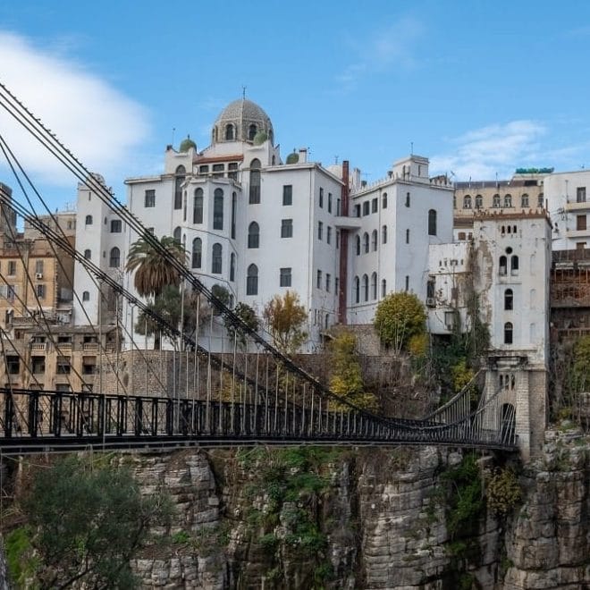 Algérie : cette ville vertigineuse encensée par un expert britannique en voyages