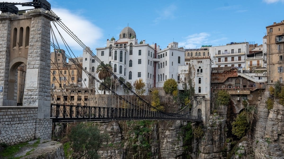 Algérie : cette ville vertigineuse encensée par un expert britannique en voyages