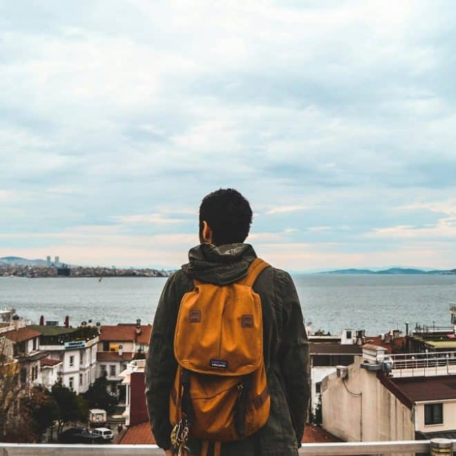 Voyage : un Tchéco – Algérien visite 13 pays sans hôtel ni Airbnb