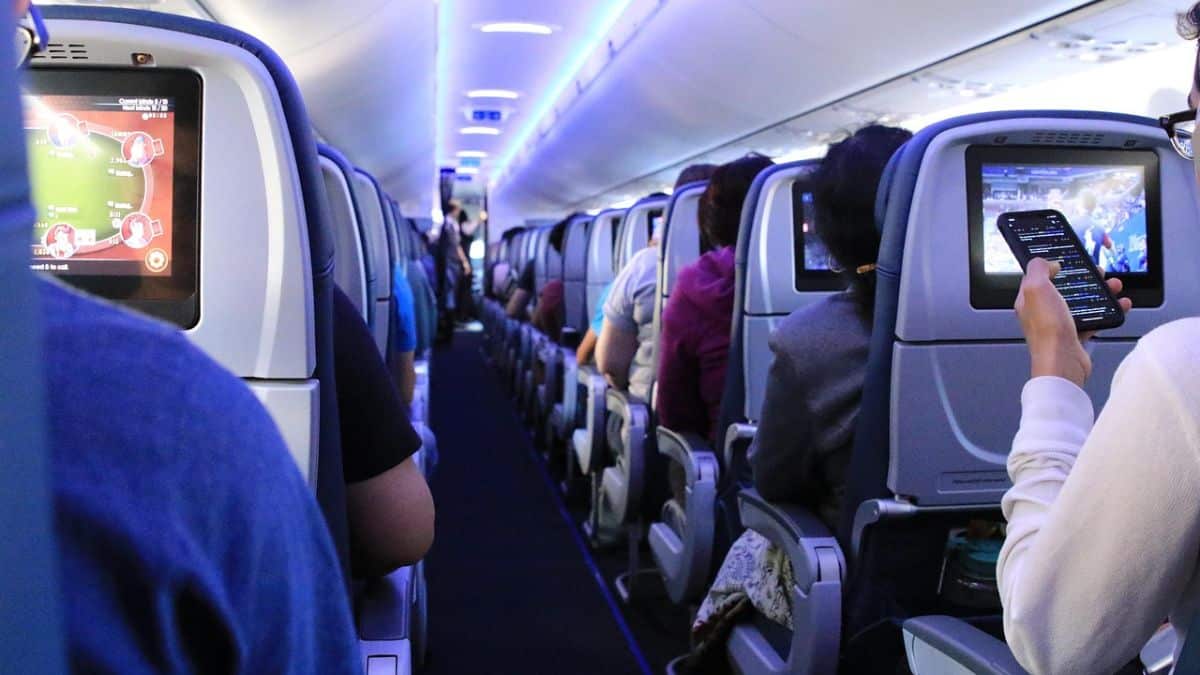 Vidéo. Air Algérie : en plein vol, un passager secouru par le ministre de la Santé