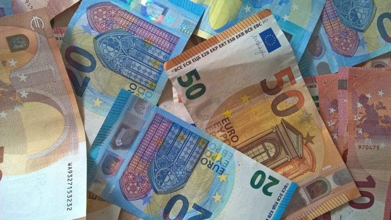 Change : l’euro signe un nouveau record et se rapproche des 270 dinars algériens