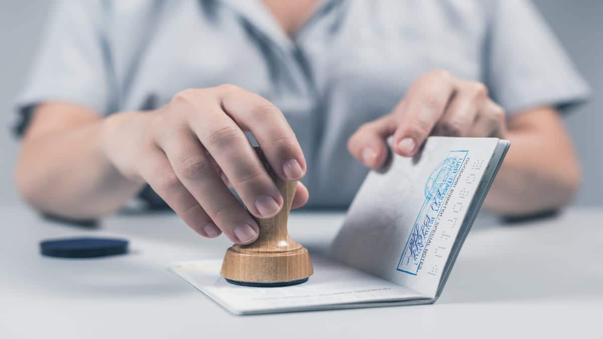 Algériens Fin du tampon sur le passeport