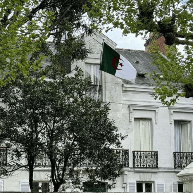 Consulats d’Algérie : les Algériens de France appelés à effectuer une nouvelle démarche