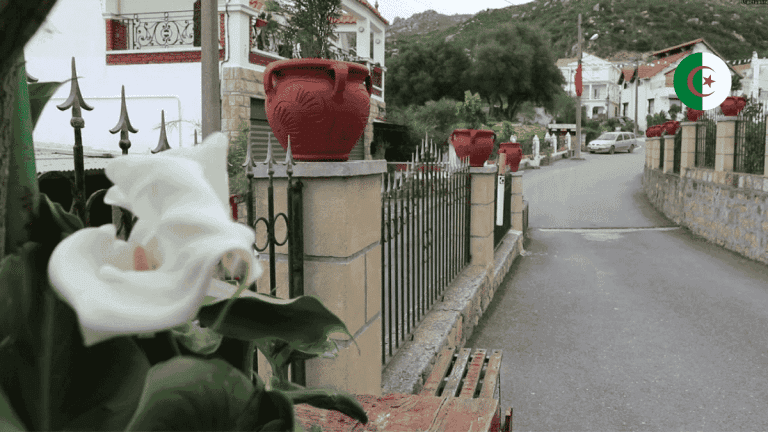 Algérie : en Kabylie, un explorateur découvre un village époustouflant
